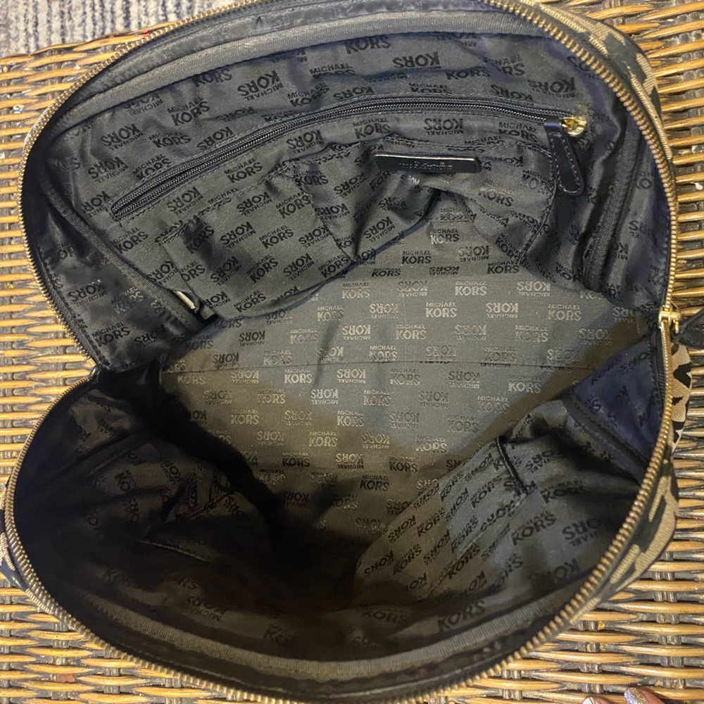 FIRE SALE 🔥🔥 Michael Kors MK Satchel Bowling Bag Tote Medium/Large Size - Picture 7 of 15